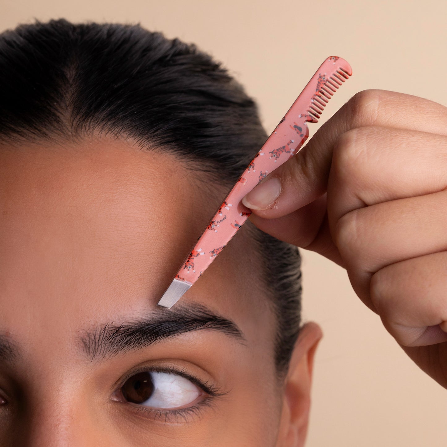 Fler Eyebrow Tweezer With Comb Tiger