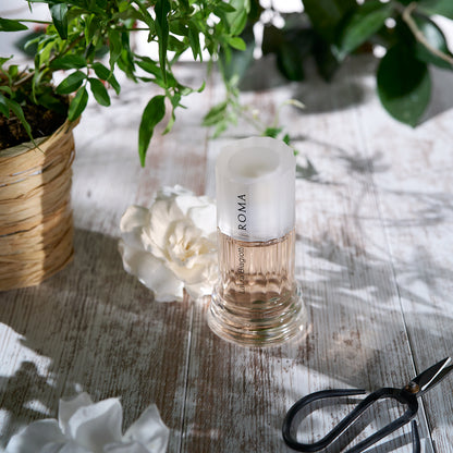 Roma Donna Fiori Bianchi