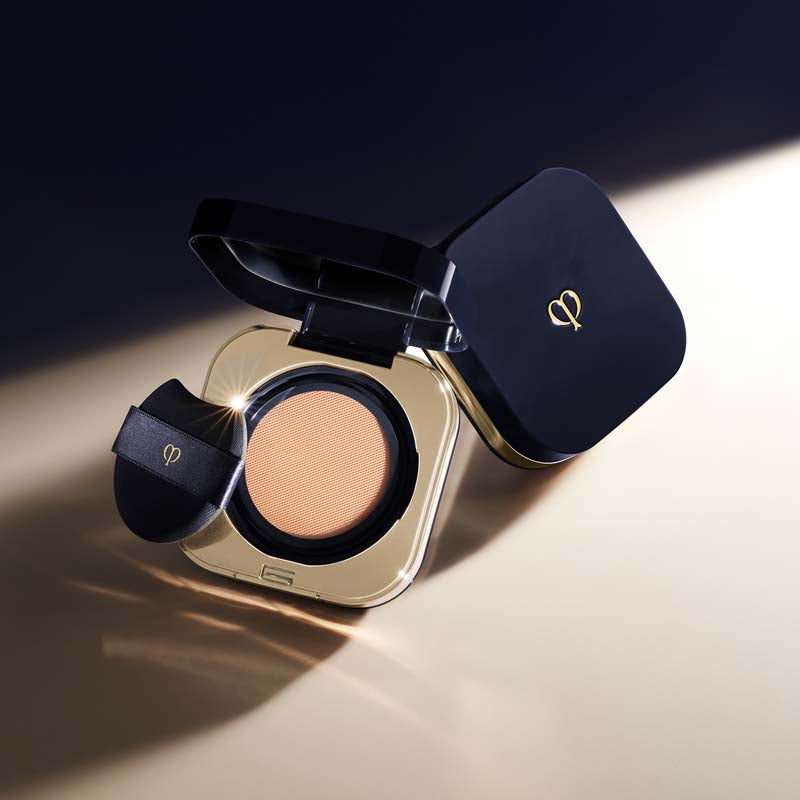 Clé de Peau Beauté Radiant Cushion Foundation Natural