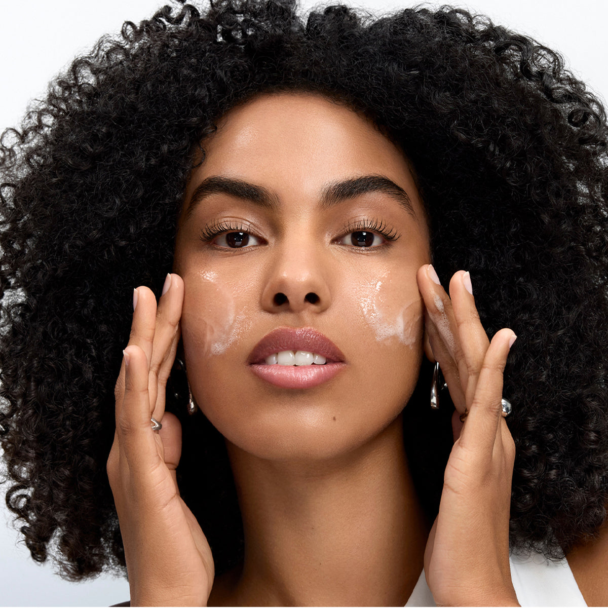 Génifique Ultimate Recovery Cleanser