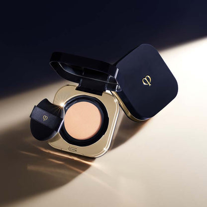 Clé de Peau Beauté Radiant Cushion Foundation Natural