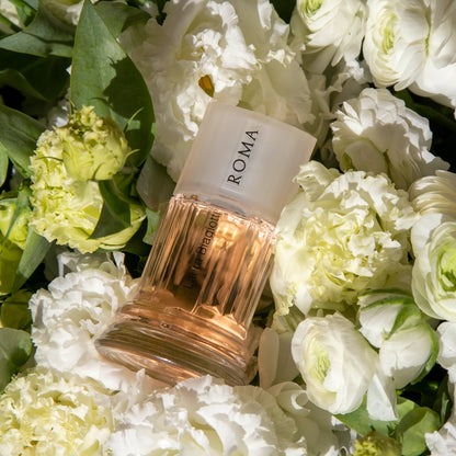 Roma Donna Fiori Bianchi